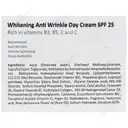 کرم روشن کننده و ضد چروک روز SPF25